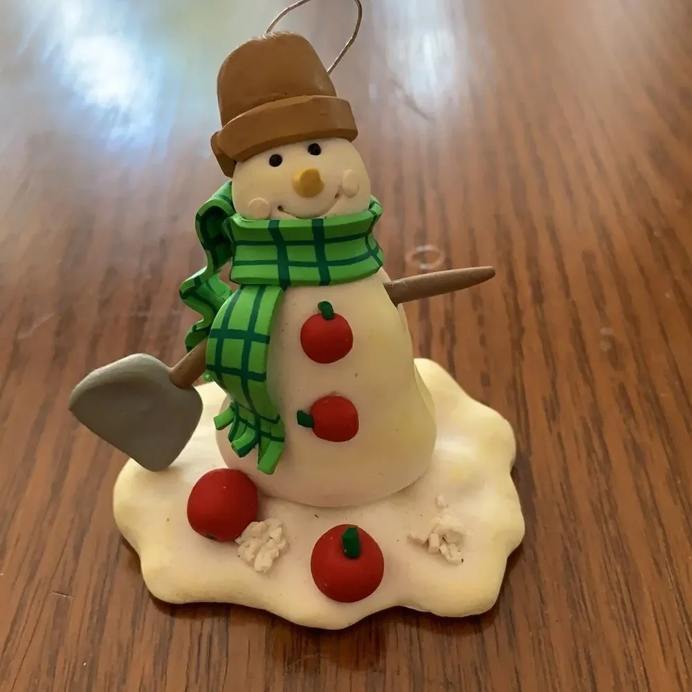 Hallmark Jan Karon snowman with apples Christmas tree ornament‎